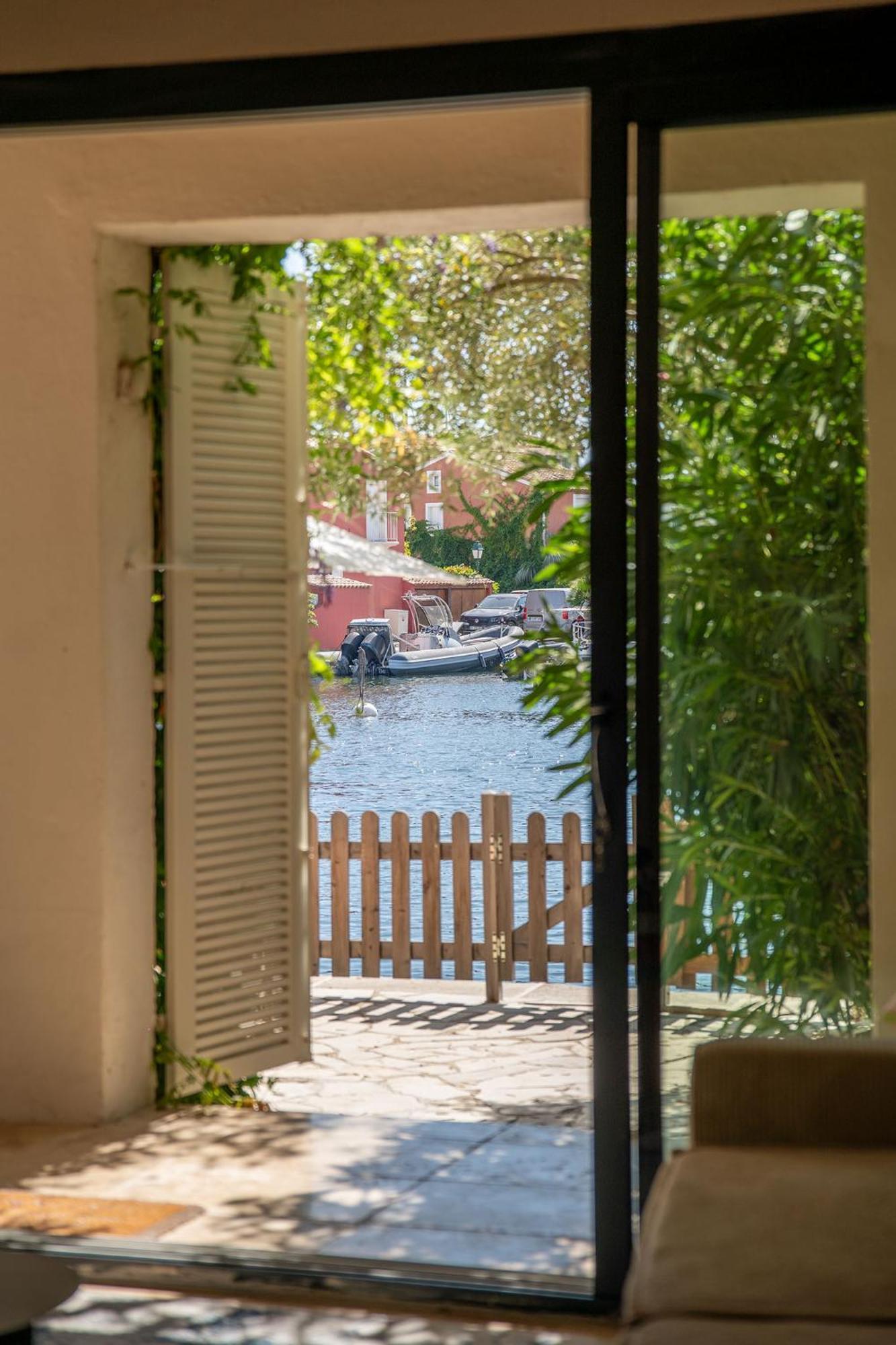 Appartement Amour Terrasse Sur L'Eau Grimaud Exterior foto