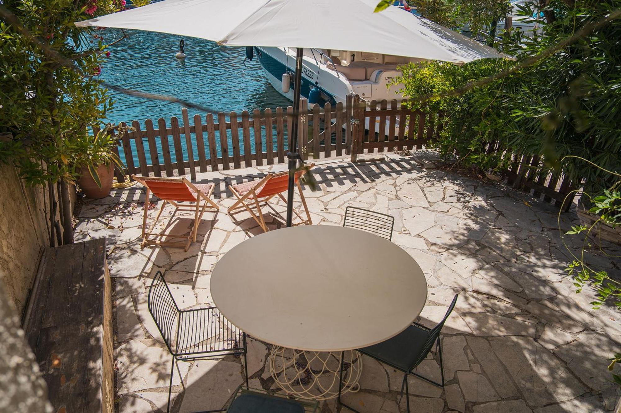 Appartement Amour Terrasse Sur L'Eau Grimaud Exterior foto